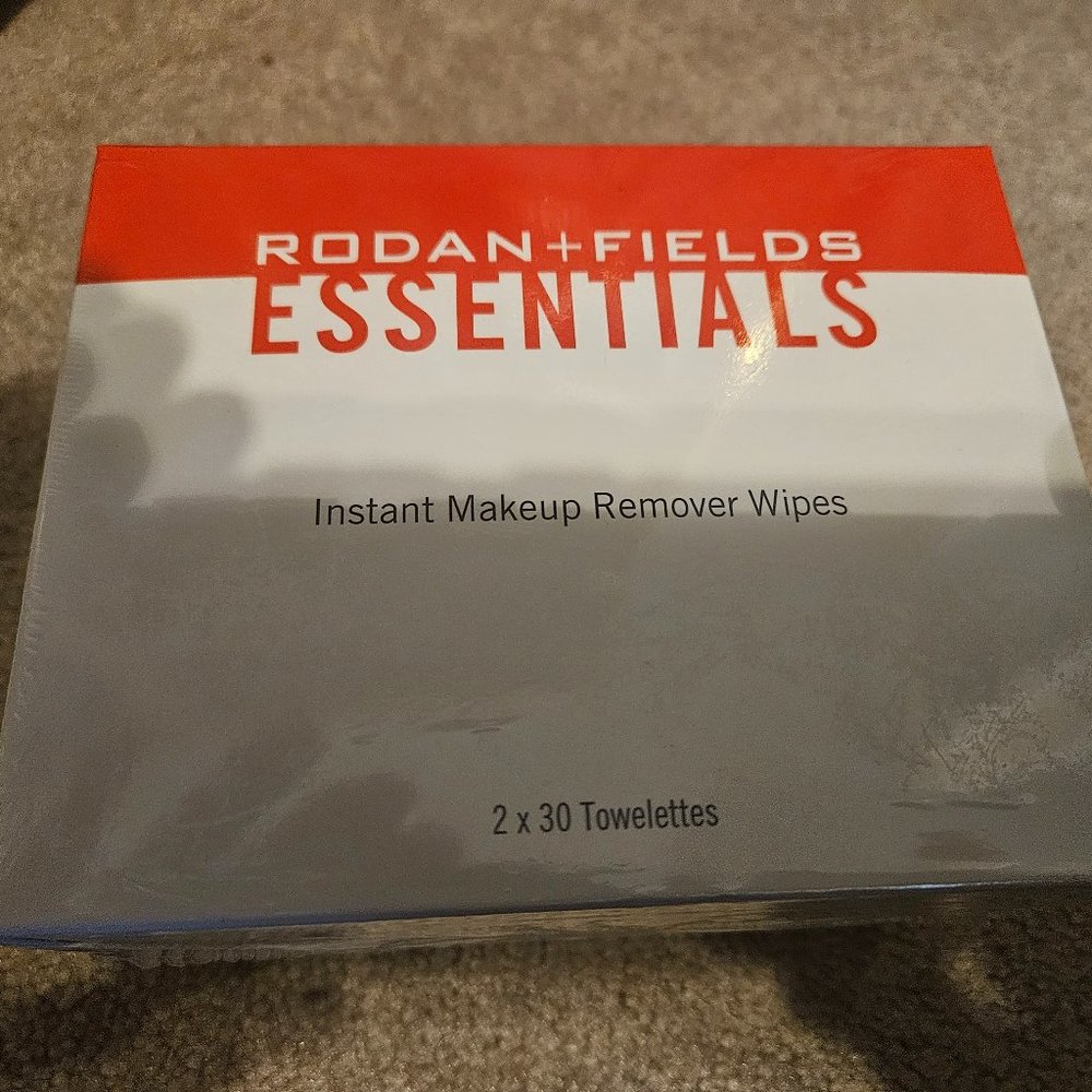 Rodan + Fields Essential - Instant Makeup Remover Wipes